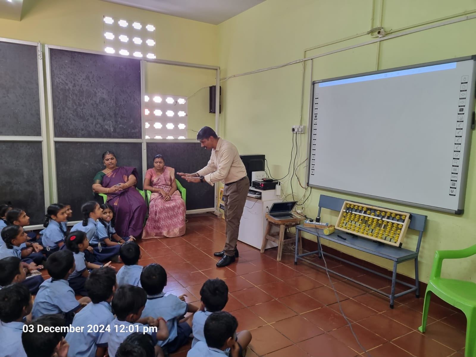 Demonstration to Kuppaiyan school students and teachers at Madurai - Image 3
